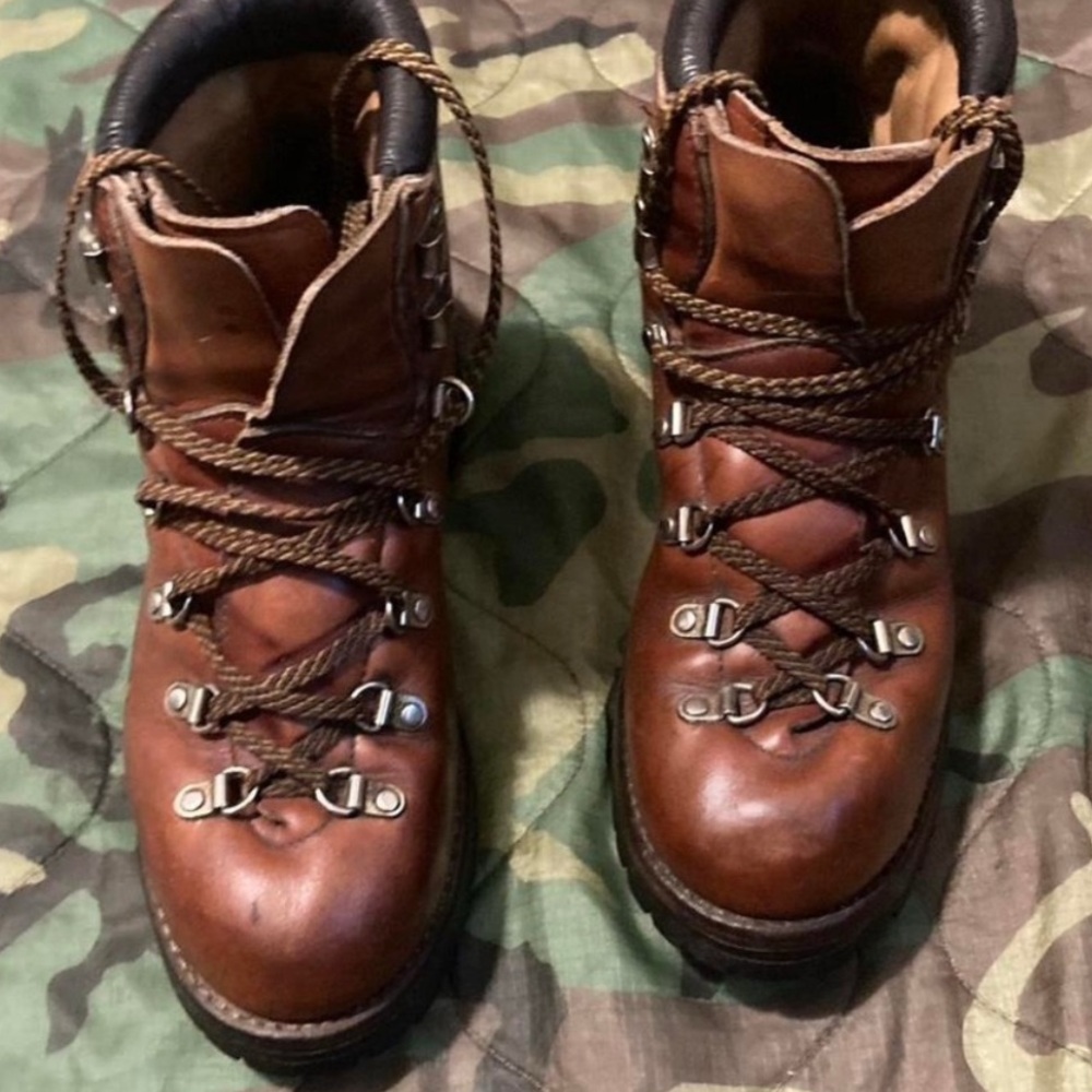 Vintage leather Redwing hiking boots 1970s - amazing condition.